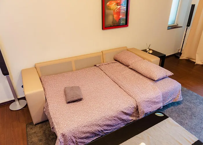 Comfy With Private Parking And Netflix
