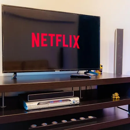 Comfy With Private Parking And Netflix Apartament *