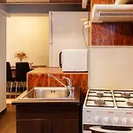 Comfy With Private Parking And Netflix Apartman