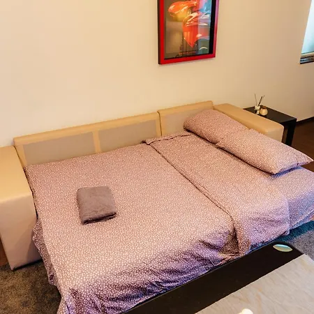 Comfy With Private Parking And Netflix