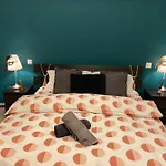 Comfy With Private Parking And Netflix *