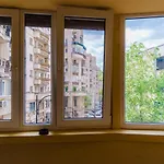 Comfy With Private Parking And Netflix Bukarest