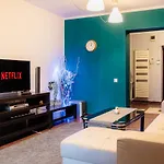 Comfy With Private Parking And Netflix Lejlighed Bukarest